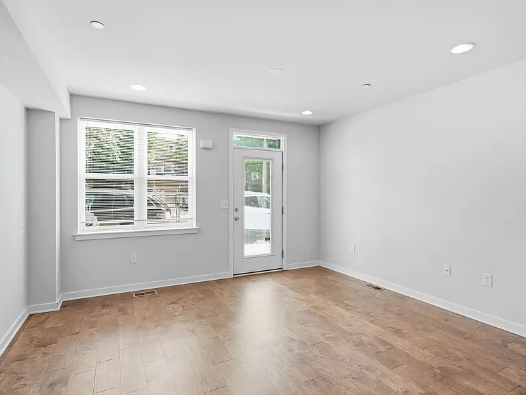 444 Kingsley St #444 — Photo 12
