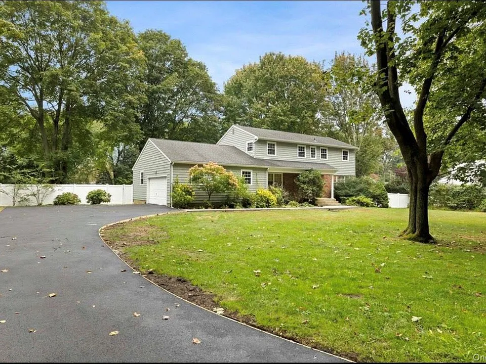 240 Plainview Rd