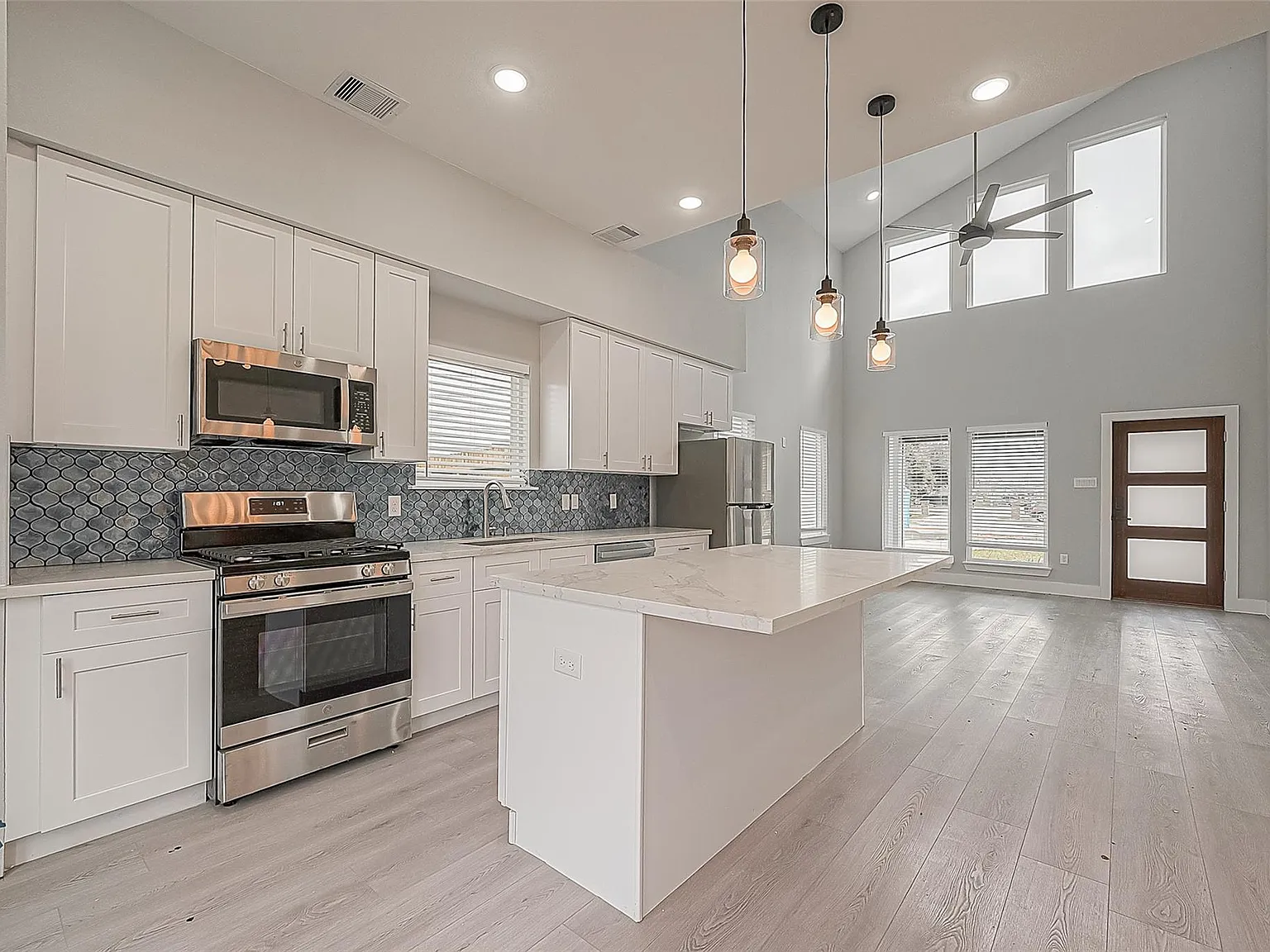 3 bed, 2.0 bath, 2053 sqft, $2,500 — Photo 4