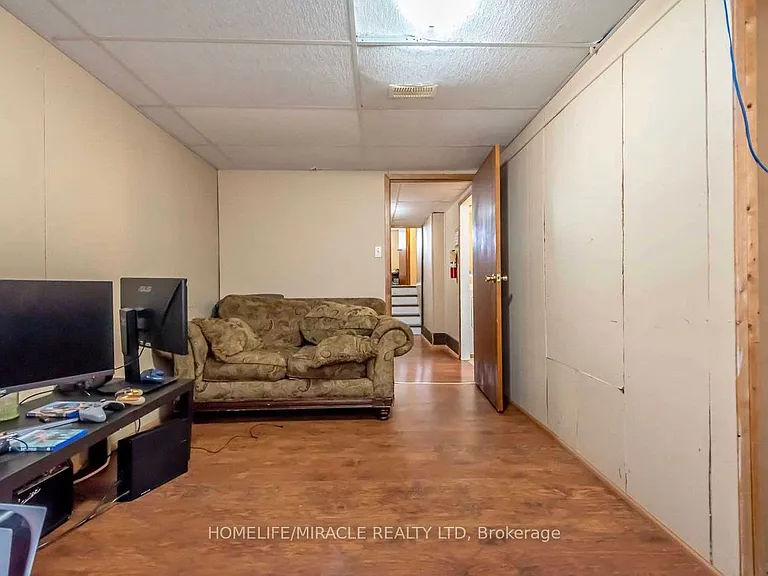 90 Tupper Dr #BASEMENT — Photo 7