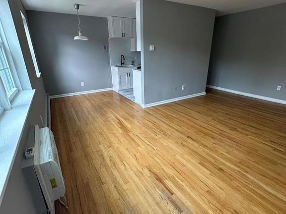 5th image of 138 Roseland Ave APT 5