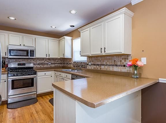 5th image of 913 Countrywood Dr