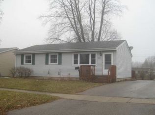 1024 Marie Ave, Machesney Park, IL 61115