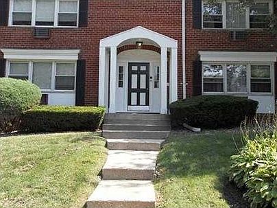 1st image of 2 Essex Ln APT 2007