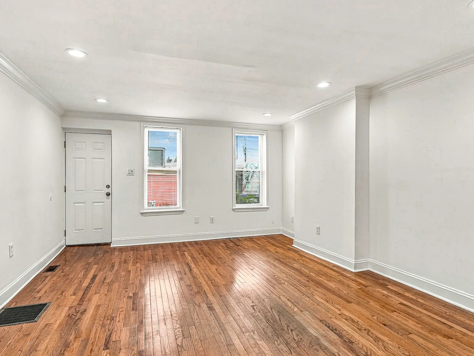 4 bed, 2.5 bath, 1600 sqft, $2,600 — Photo 3