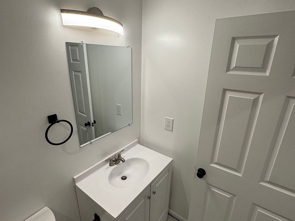 2nd image of 1148 21st St