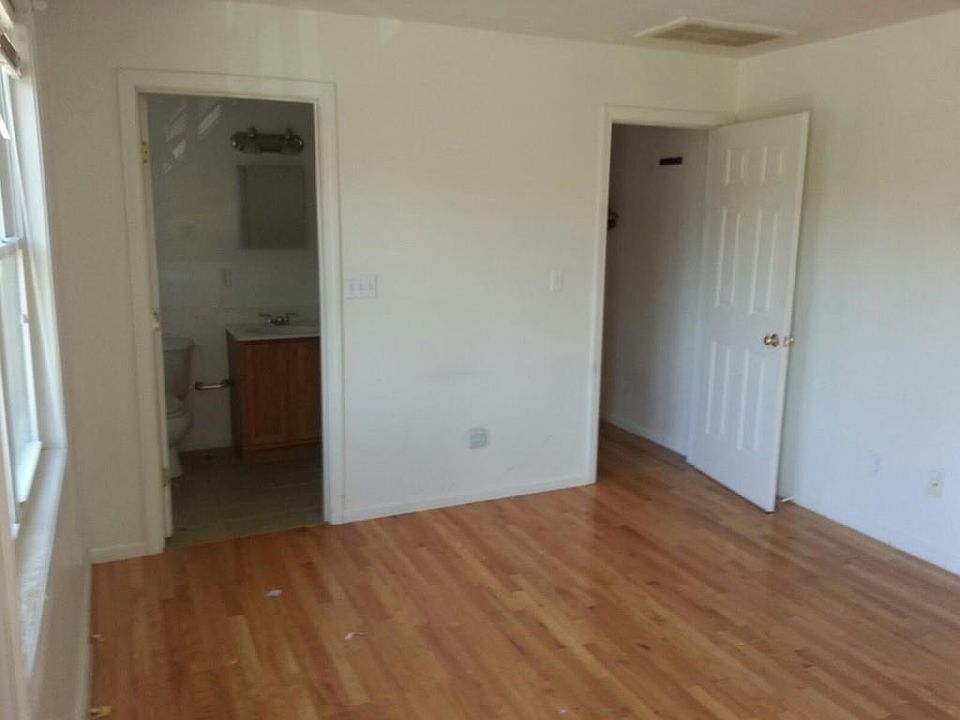 2nd image of 1717 Ocean St APT A209