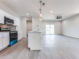 303 2nd St, Windom, TX 75492