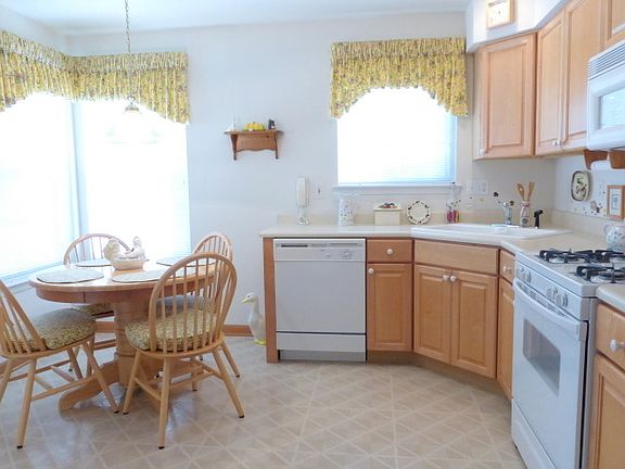 3rd image of 266 Abington Ln
