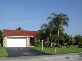 6211 Gauntlet Hall Ln, Davie, FL 33331