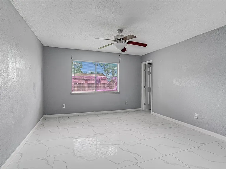 14618 Flair Dr — Photo 16