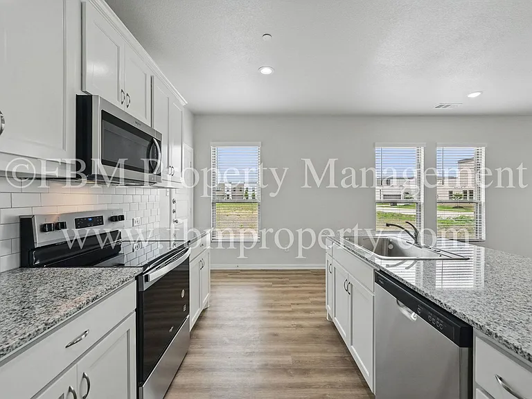 2121 Luna Dr — Photo 9