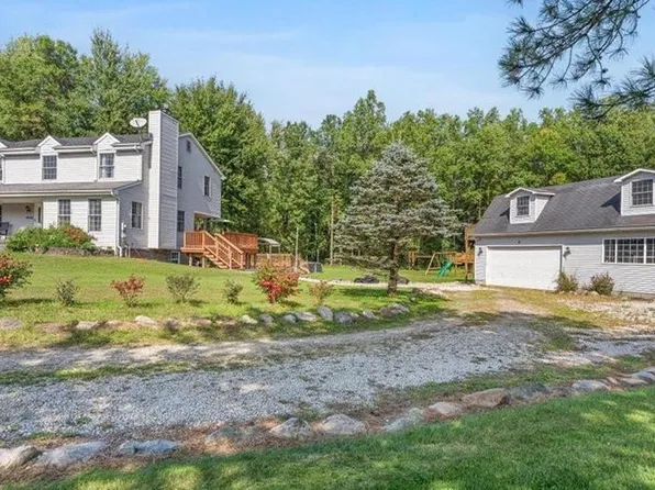 49102 Sherwood Ct, Belleville, MI 48111