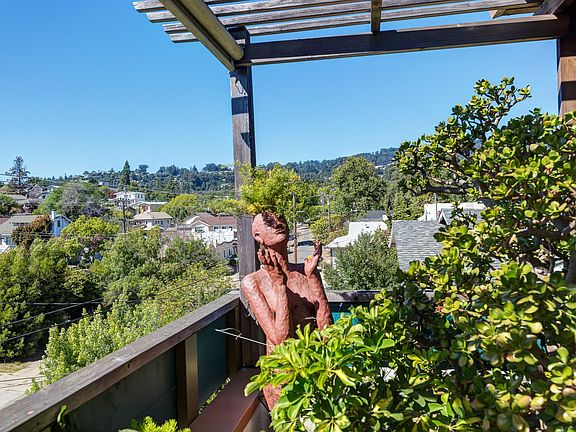 3rd image of 3606 Laguna Ave