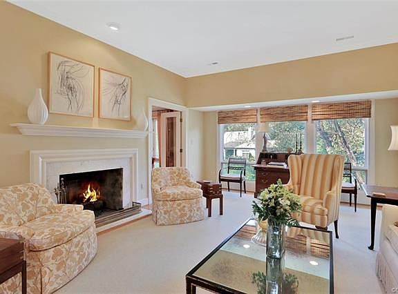4th image of 4 Ellensview Cir