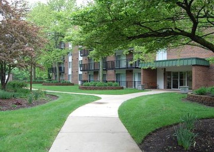 1st image of 5S040 Pebblewood Ln APT W105