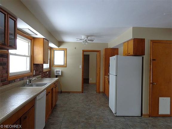 3rd image of 218 West St