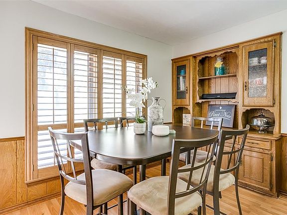 3rd image of 1207 Greenway Dr