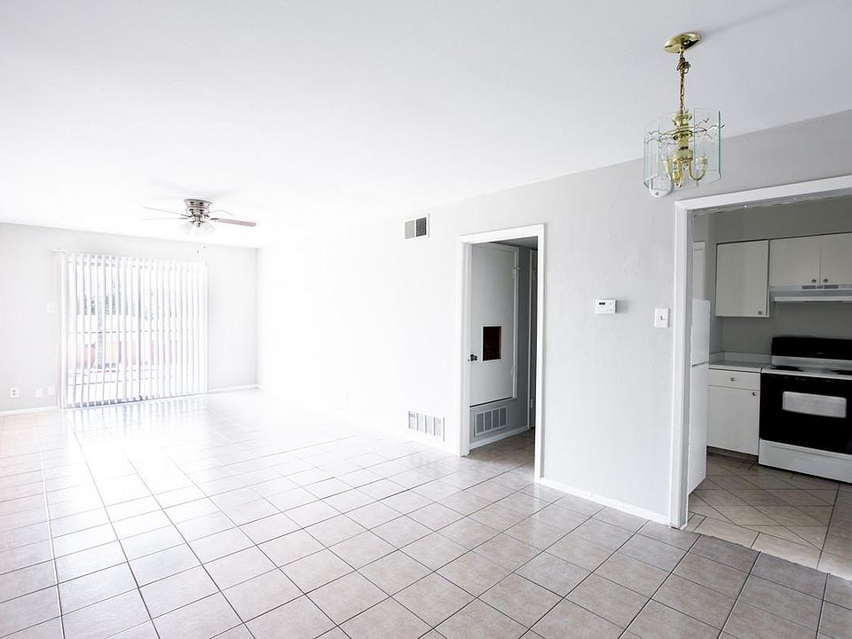 1st image of 111 Siesta Ln