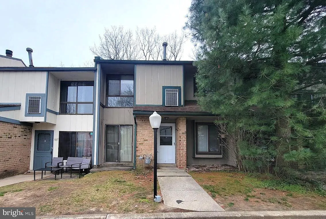 2 bed, 1.0 bath, 992 sqft, $1,800 — Photo 1