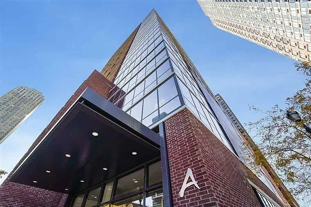 389 Washington St #11D — Photo 1