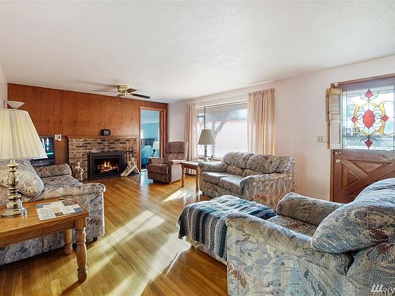 4th image of 9811 Woodland Ave E