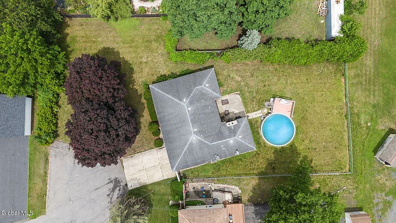 2nd image of 24 Warwick Avenue