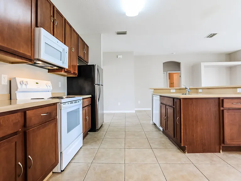 15385 Lakeland Cir — Photo 7