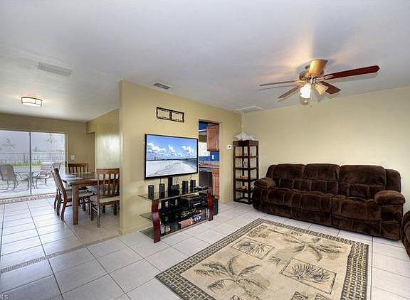 4th image of 1011 SW 48th Ter