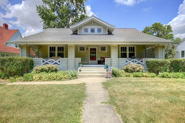 204 E Van Buren St photo 1