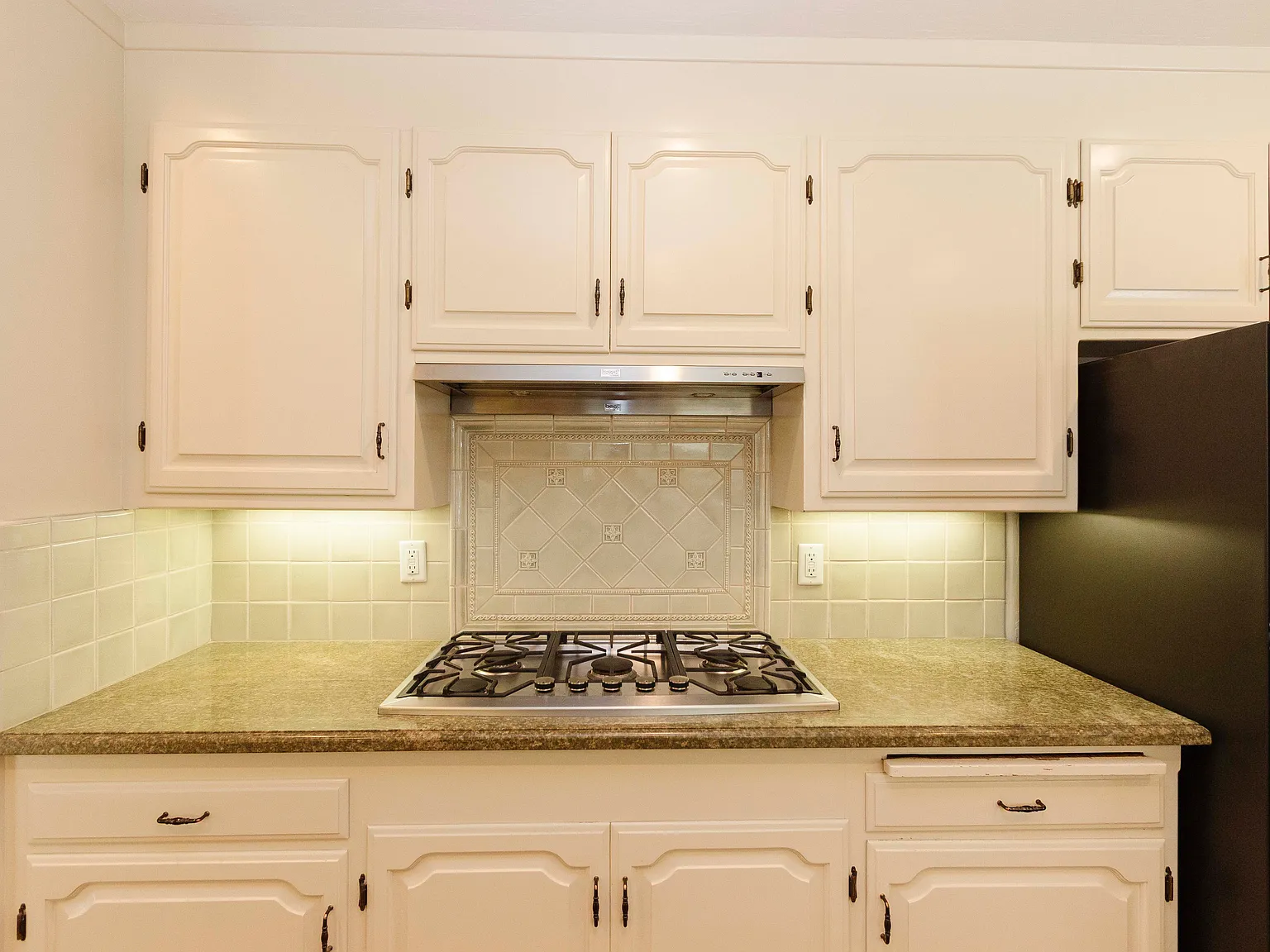 3 bed, 1919 sqft, $6,000 — Photo 4