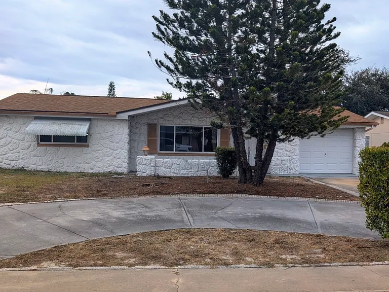 7608 Camelot Rd — Photo 2