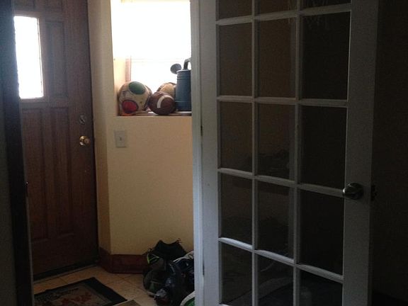 foyer to the apt
