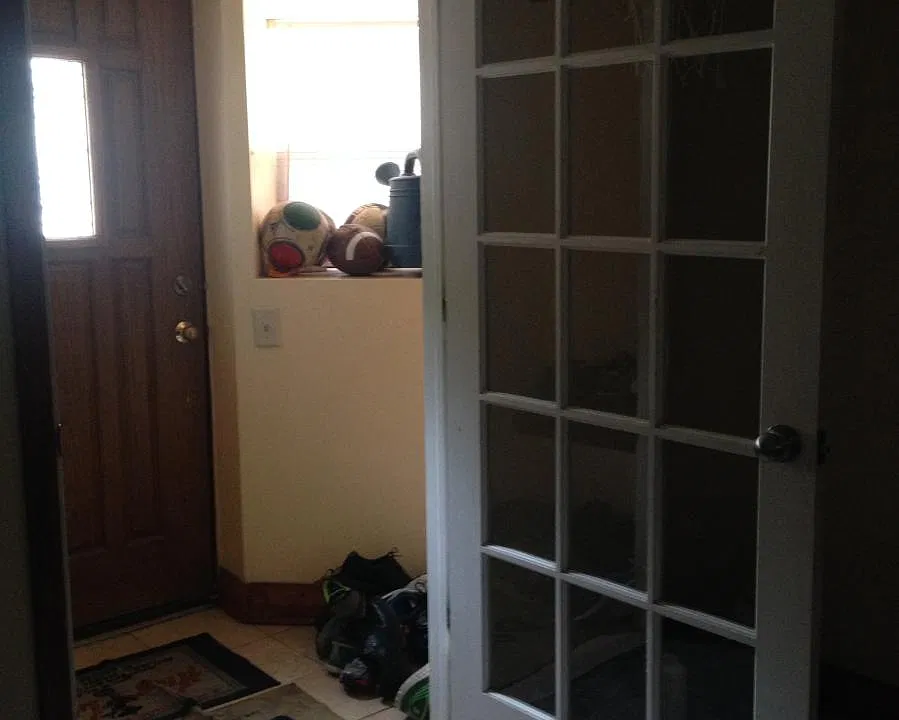 foyer to the apt