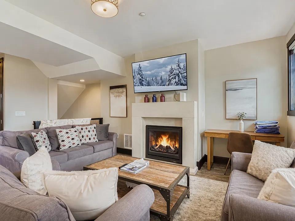 3688 Blackstone Dr