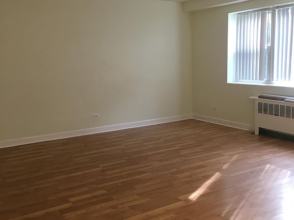 2nd image of 6109 N Seeley Ave #G