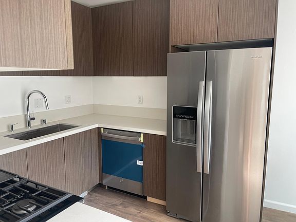 3rd image of 1611 Brockton Ave APT 6