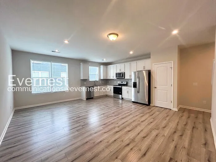 3 bed, 3.0 bath, 1486 sqft, $1,995 — Photo 4