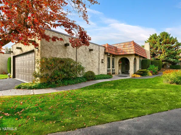 20 Crest Cir, Yakima, WA 98908
