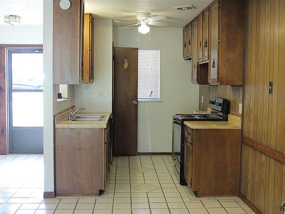 2nd image of 2424 Pinkerton Dr