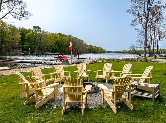 3rd image of 157 Farlain Lake Rd W