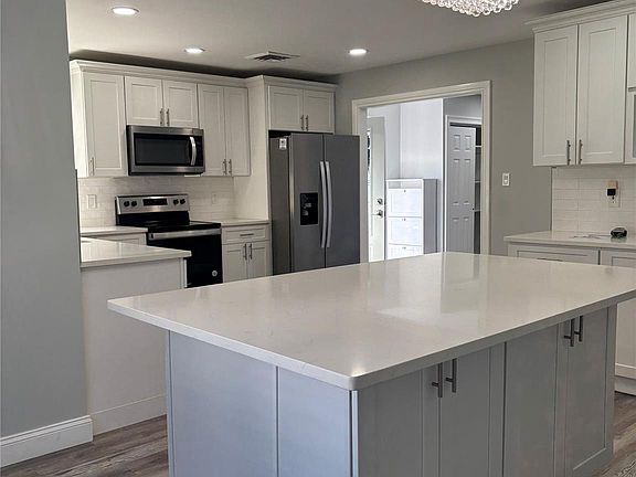 3rd image of 18 William Street