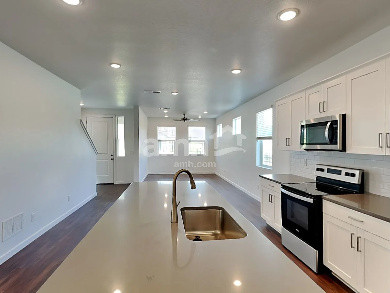 3 bed, 2.5 bath, 1730 sqft, $2,730 — Photo 4
