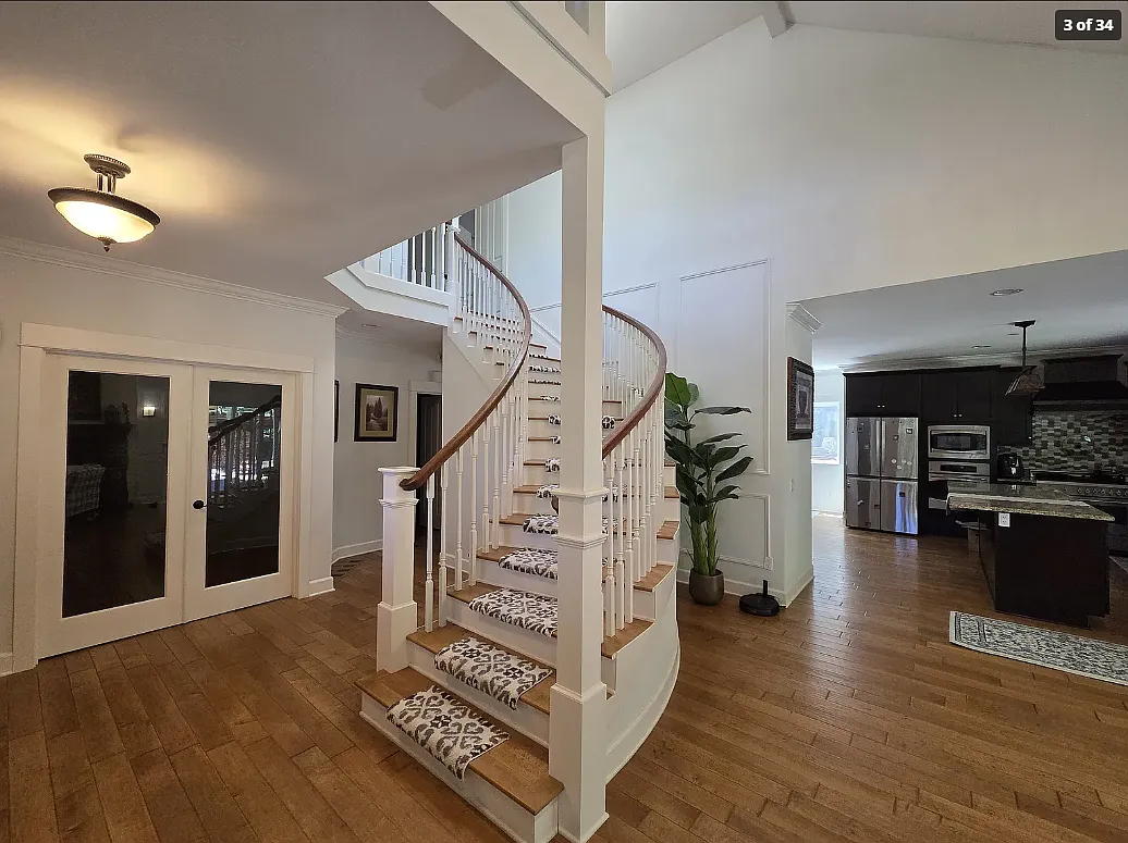 3 bed, 2810 sqft, $4,990 — Photo 4