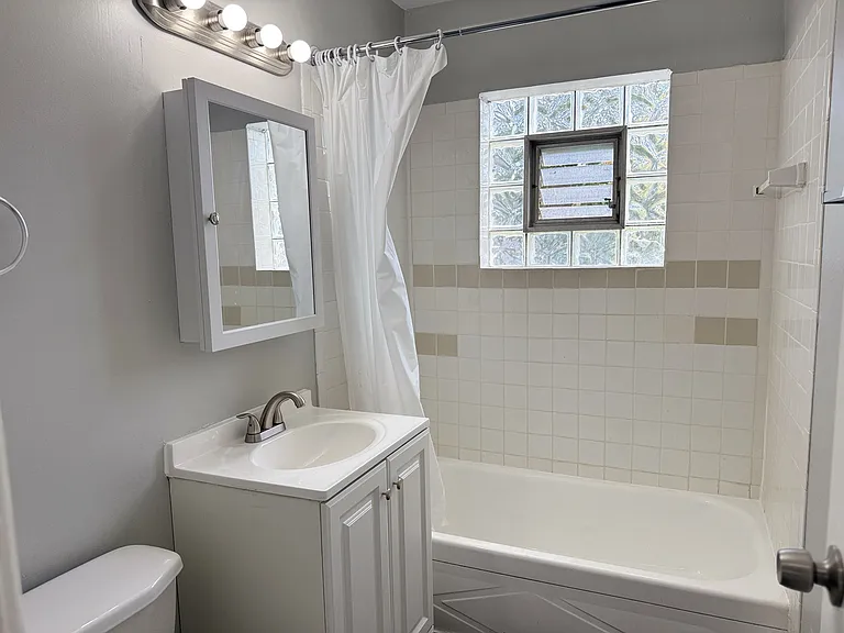 7824 S South Shore Dr #2C — Photo 17
