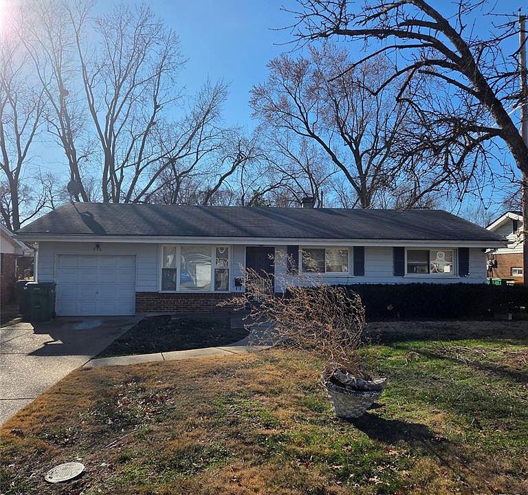 1st image of 840 Lebon Dr