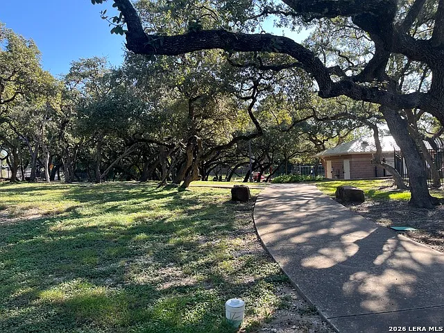3 bed, 2.5 bath, 2039 sqft, $1,900 — Photo 2