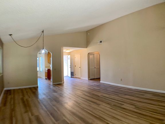 4th image of 1601 Pebblewood Dr