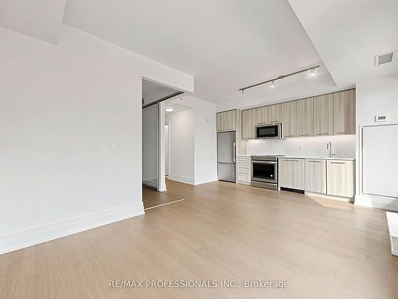5th image of 90 Niagara St Unit 311