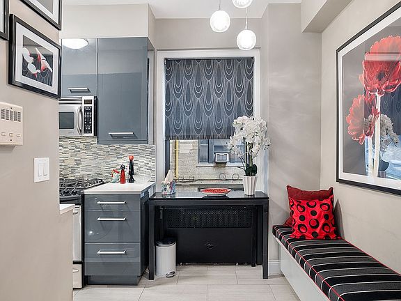 5th image of 215 W 75th St APT 3-A